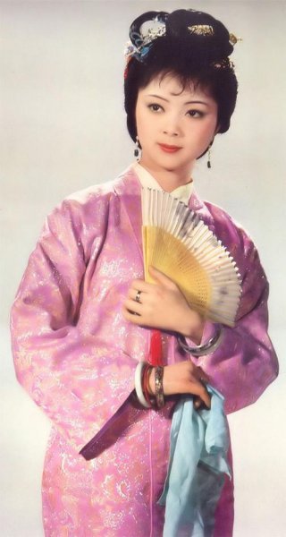 贾宝玉和薛宝钗的关系