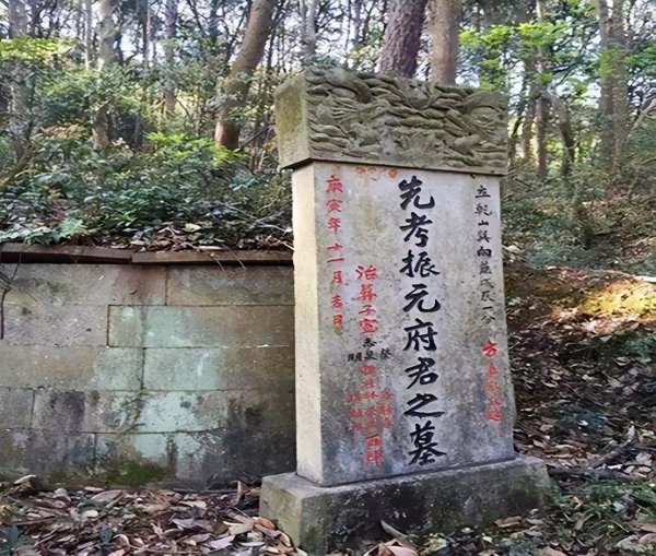 墓碑上故显考妣什么意思