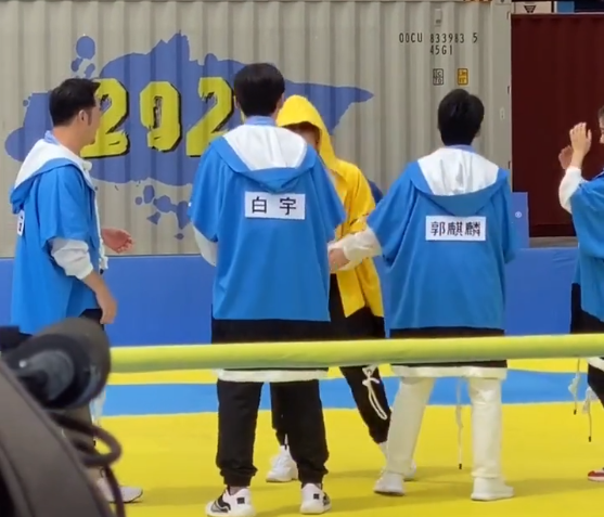 R1SE男团队长周震南多高