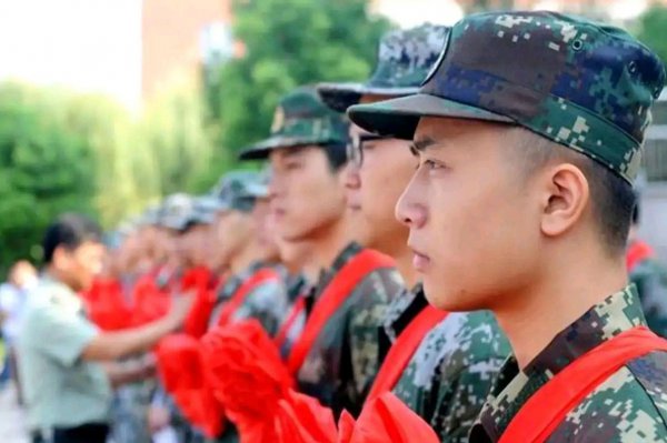 一个大学本科生当兵五年退伍兵能拿多少钱