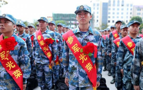 一个大学本科生当兵五年退伍兵能拿多少钱
