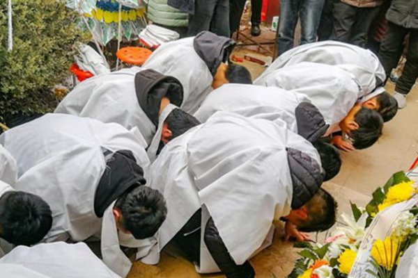 老人过世家人守灵要注意什么