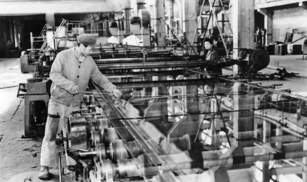 曹德旺是靠谁发家的