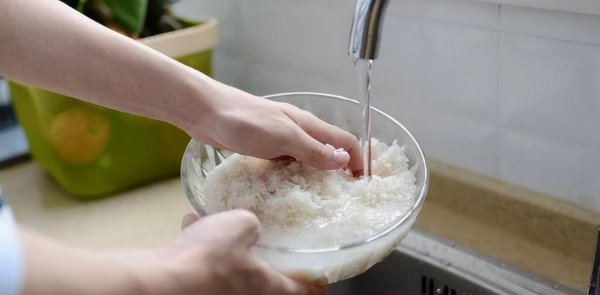 淘米水可以浇花吗