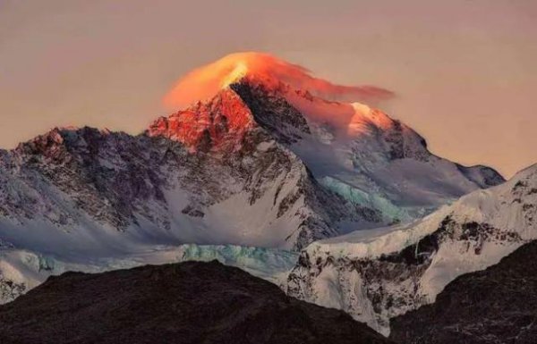 珠峰睡美人和席地而坐者无人敢动