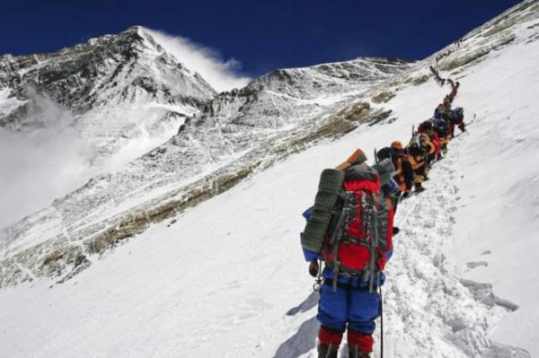 珠峰睡美人和席地而坐者无人敢动