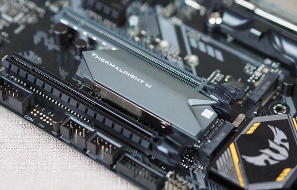 x570和b550哪个好