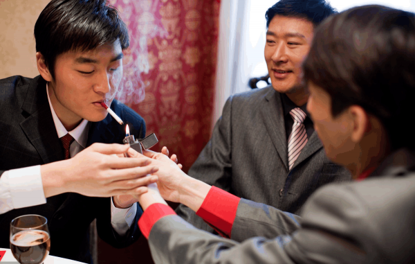 如何拒绝别人的邀请吃饭的要求而不破坏关系