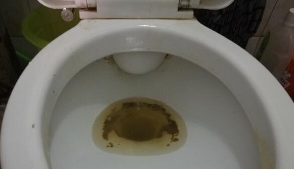 抽水马桶水箱一直流水不蓄水怎么修理