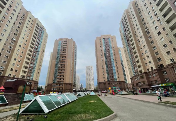 哈萨克斯坦人口面积多少
