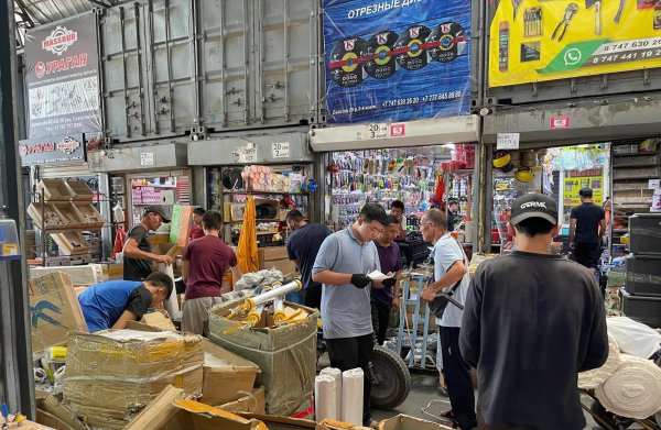 哈萨克斯坦人口面积多少