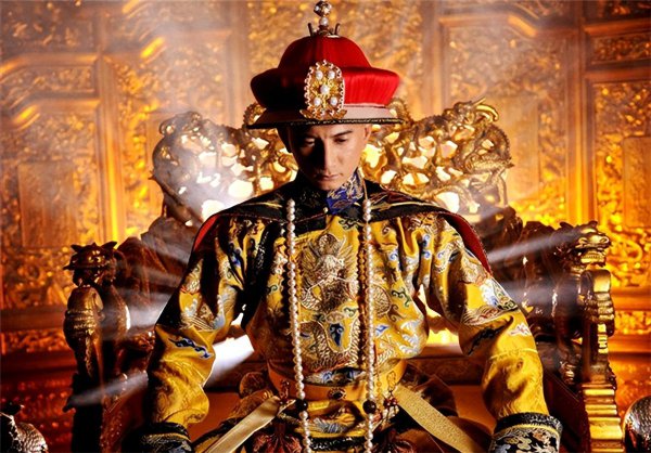 雍正多少岁登基做皇上的