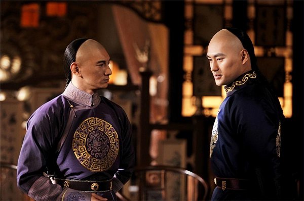 雍正多少岁登基做皇上的