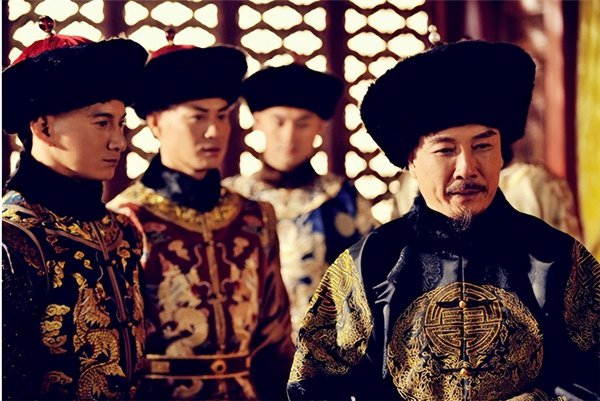 雍正多少岁登基做皇上的