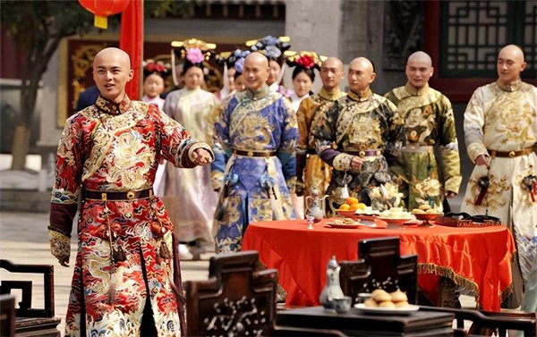 雍正多少岁登基做皇上的