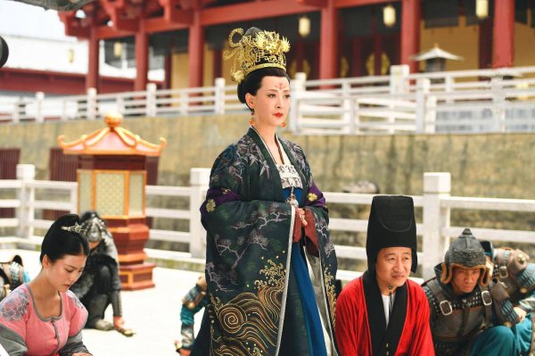 谁改进了造纸术