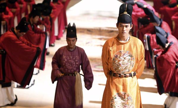 谁改进了造纸术