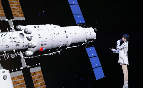 我国第一位飞上太空的女航天员是谁