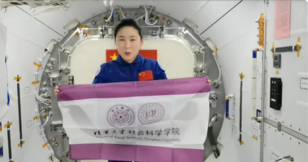 我国第一位飞上太空的女航天员是谁