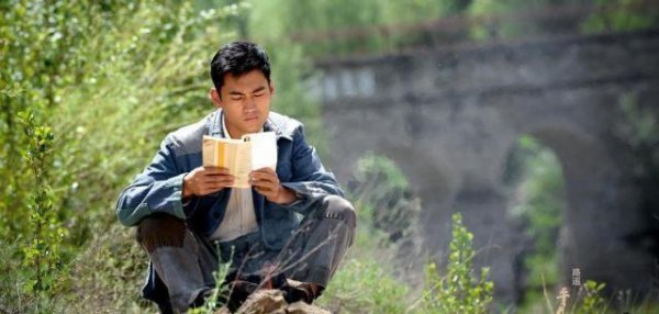 平凡的世界是谁写的