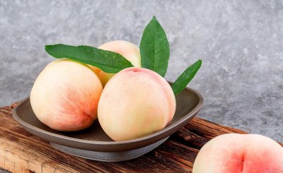 水蜜桃能放冰箱保鲜吗 要放冰箱保存的水蜜桃能吃皮吗