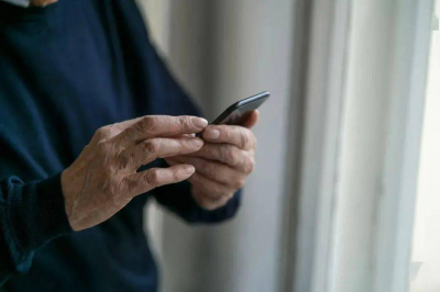老人用智能手机什么牌子好 适合父母用的性价比高的手机