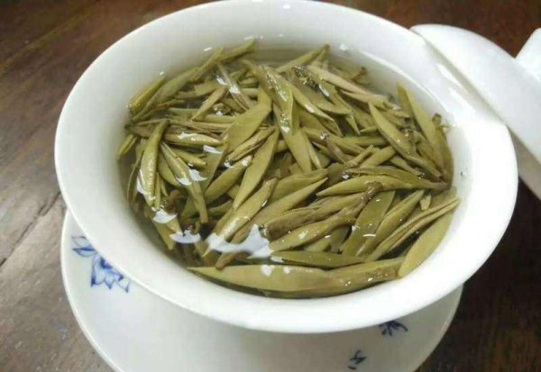 描述白毫银针的香气口感