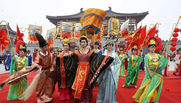 武则天最后把皇位让给了哪个儿子