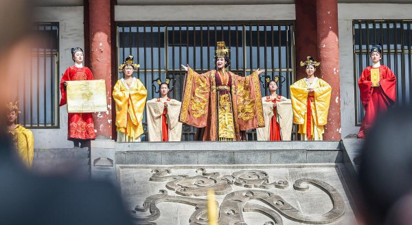 武则天最后把皇位让给了哪个儿子