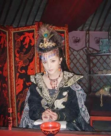 昭君出塞后被匈奴单于封为什么