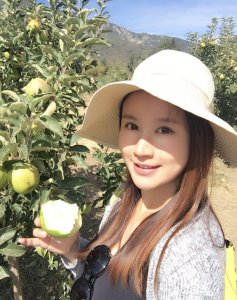 主持人伏玟晓个人资料介绍 伏玟晓现状34岁独自带儿子