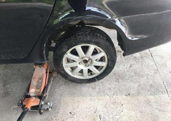 汽车补胎蘑菇钉好还是贴片好