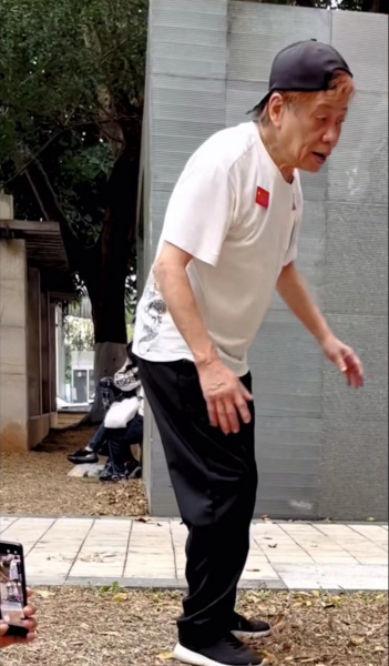 梁小龙多大岁数了