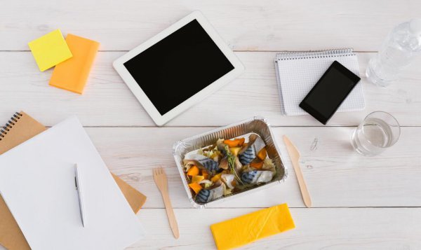带饭用保温桶还是焖烧杯好