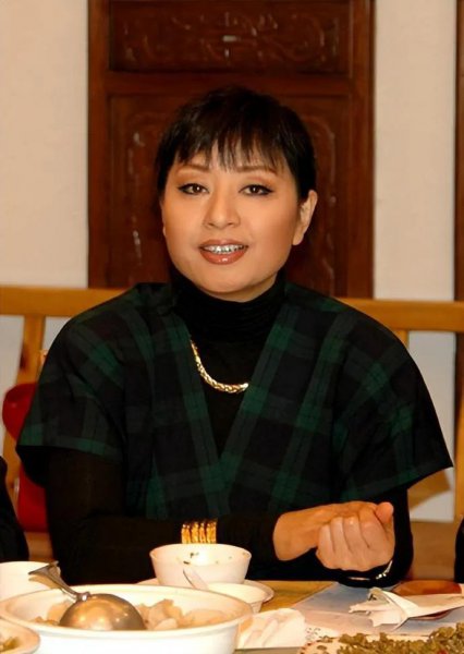 女高音歌唱家殷秀梅简介及作品