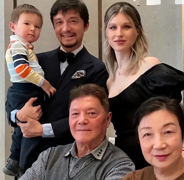 谢晖现在的老婆是哪国人