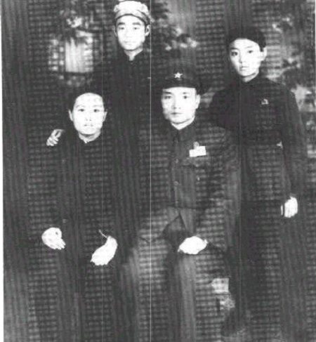 开国中将孔从洲的夫人和子女的资料情况简介