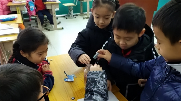 元央视主持邱启明个人简历