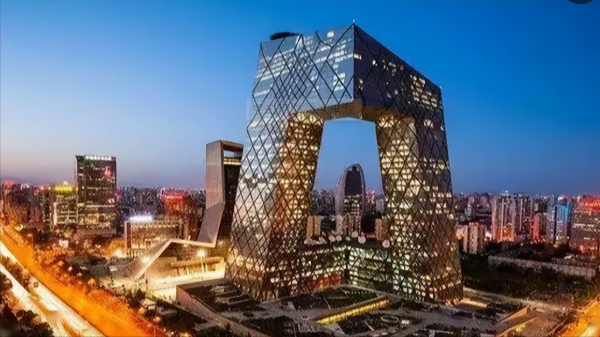 元央视主持邱启明个人简历