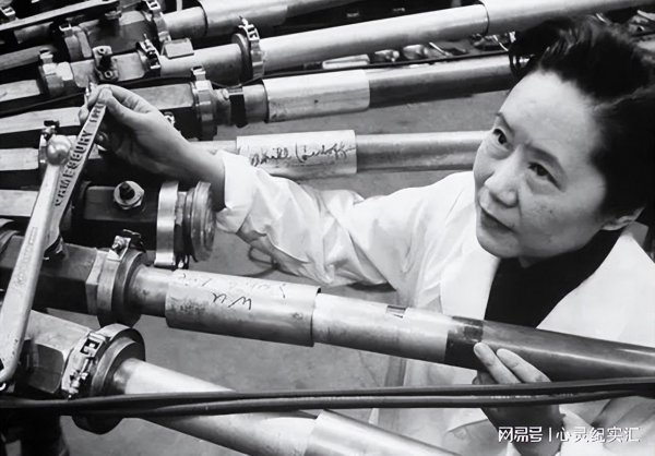 杨振宁1957年获得什么奖