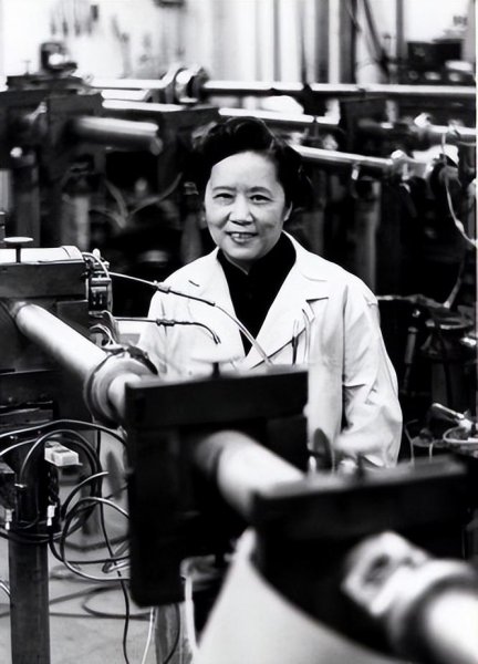 杨振宁1957年获得什么奖