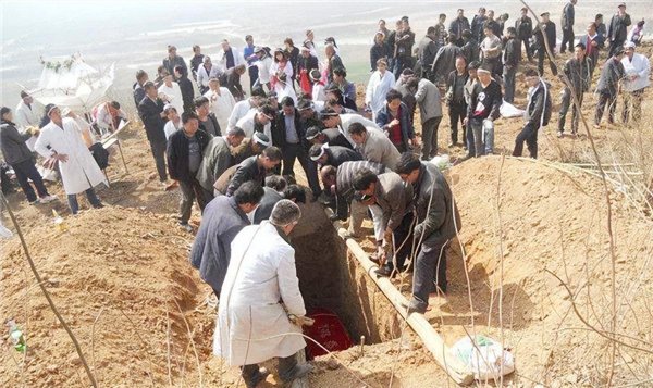 新坟前三年有什么讲究