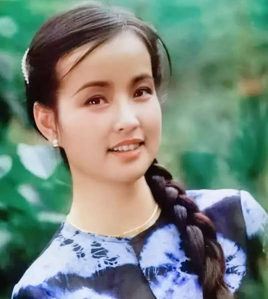 演的武则天的刘晓庆多少岁数