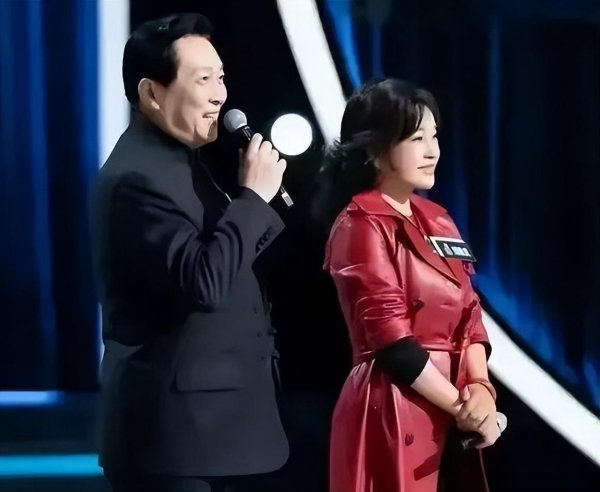 演的武则天的刘晓庆多少岁数