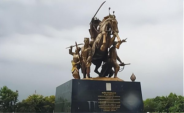 泰国吞武里大帝郑信个人简介