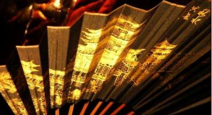 最早的扇子是用什么做的