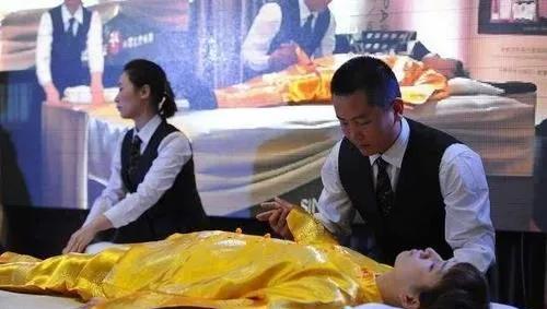 人死后为什么要穿寿衣