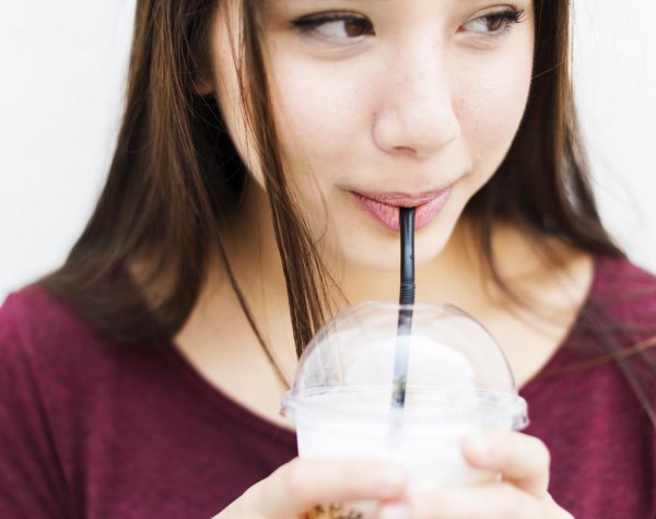 世界上第一杯奶茶是谁发明的