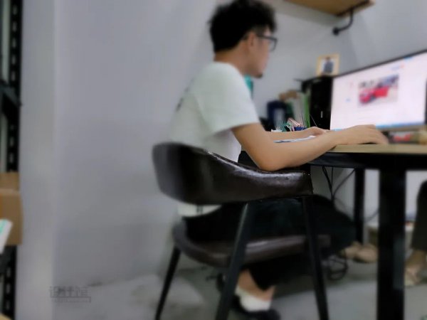 书桌和椅子的高度最合适是多少