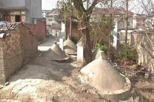 宁叫鬼把门，不叫鬼撵人是什么意思